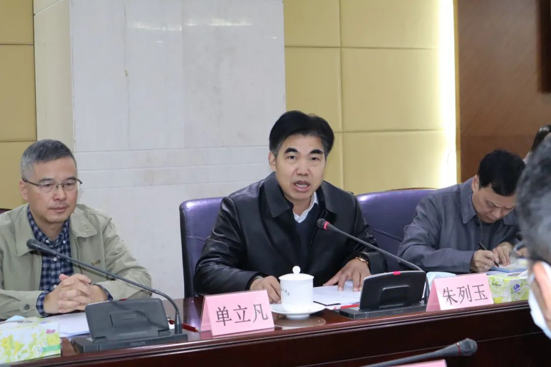 全国人大代表协会名誉会长朱列玉在两会召开前到广东商标协会听取企业